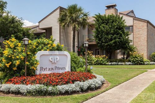 7098 N Holiday Dr, Galveston, TX, 77550-3031 | Card Image