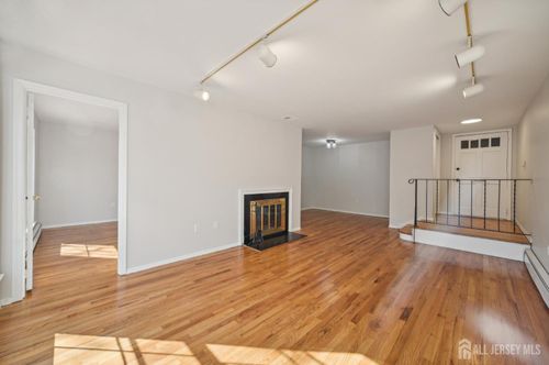 apt-11c-323 Gill Ln, Iselin, NJ, 08830-2832 | Card Image