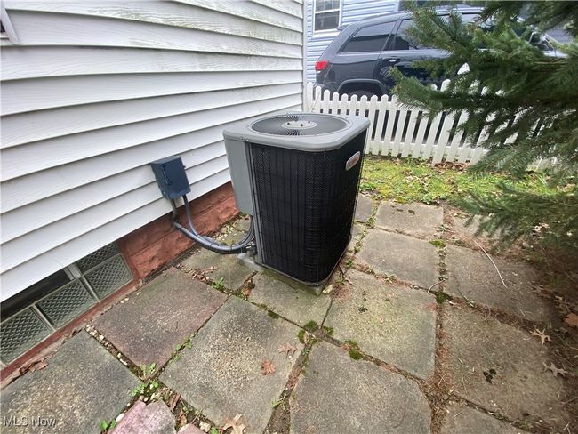 The air conditioner unit looks somewhat newer | Image 6