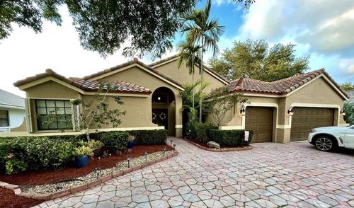8975 Southern Orchard Rd, Davie, FL, 33328 | Card Image