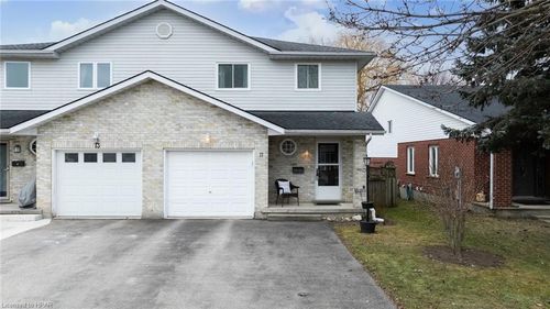 71 Maxwell St, Saint Marys, ON, N4X0A2 | Card Image