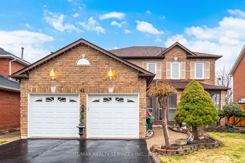 62 Fernbrook Crescent, Brampton, ON, L6Z3N7 | Card Image