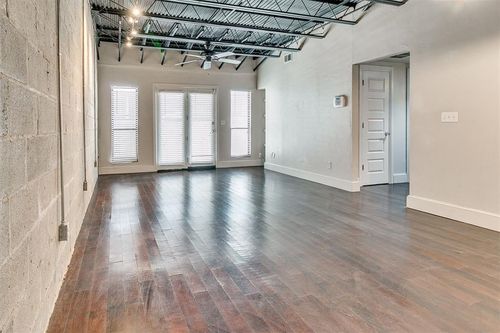 105-915 Nw 7th St, Oklahoma City, OK, 73106-7266 | Card Image