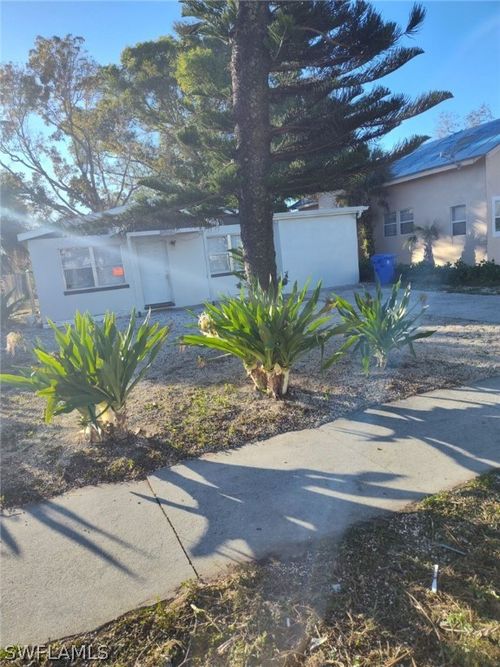 2828 Central Ave, FORT MYERS, FL, 33901-6208 | Card Image