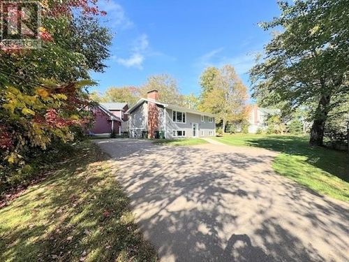 123 Parkside Dr, Charlottetown, PE, C1E1M5 | Card Image