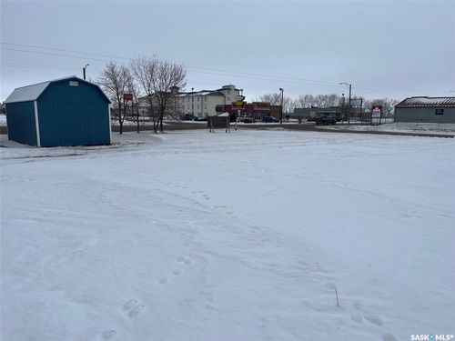 206 4 Th St, Home with 0 bedrooms, 0 bathrooms and 16 parking in Estevan SK | Card Image