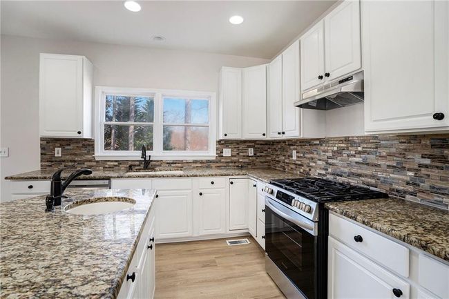 10950 Glenhurst Pass, House other with 5 bedrooms, 5 bathrooms and null parking in Johns Creek GA | Image 11