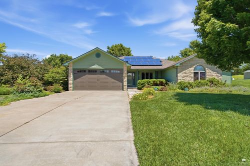9155 Lindsey Cir, Manhattan, KS, 66502-8853 | Card Image