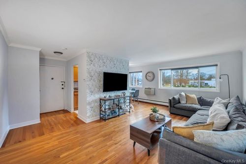 unit-42-355 Route 111, Smithtown, NY, 11787-4749 | Card Image