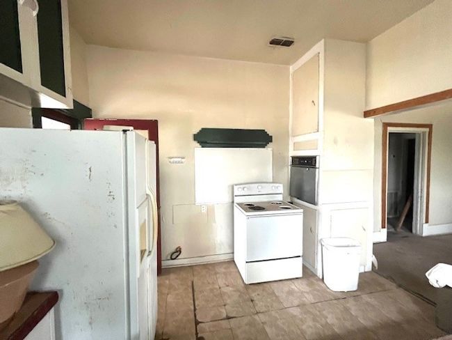 206 Hinton St, House other with 2 bedrooms, 2 bathrooms and null parking in Three Rivers TX | Image 12
