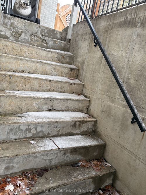 b-31 Irwin Dr, Whitby, ON, L1N9B8 | Card Image