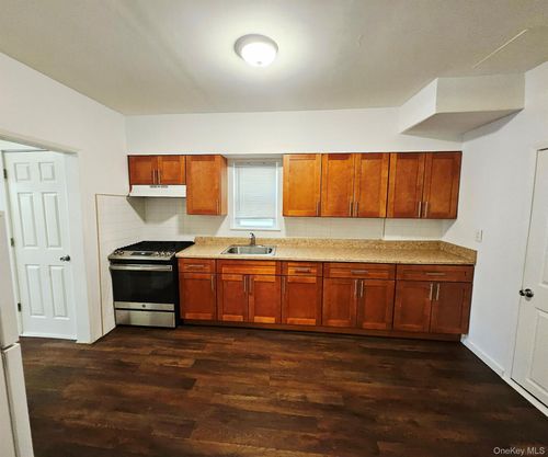 1-22 Ford St, Glen Cove, NY, 11542-2211 | Card Image