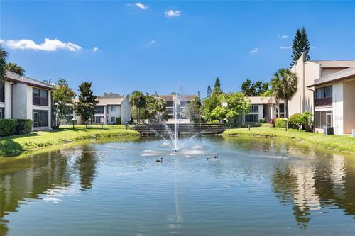 125-3840 N Lake Dr, TAMPA, FL, 33614-2044 | Card Image
