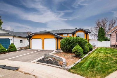 60 Turner Cir Se, House detached with 5 bedrooms, 3 bathrooms and 4 parking in Medicine Hat AB | Image 2