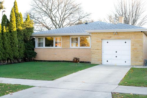 3801 W Sherwin Ave, Lincolnwood, IL, 60712-1021 | Card Image