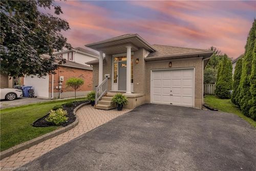 27 Candlewood Dr, Guelph, ON, N1K1T5 | Card Image