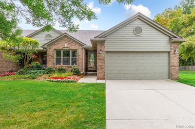 4426 Glenoaks, Condo with 2 bedrooms, 2 bathrooms and null parking in Warren MI | Image 1