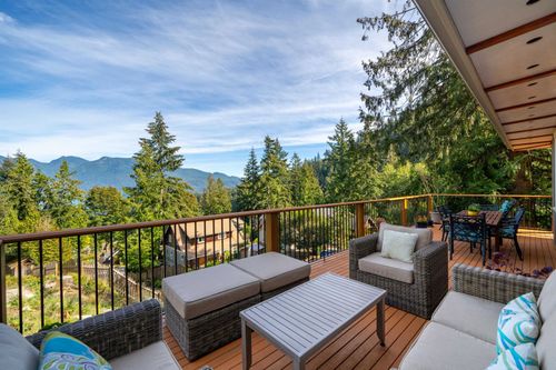 947 Village Dr, Bowen Island, BC, V0N1G1 | Card Image