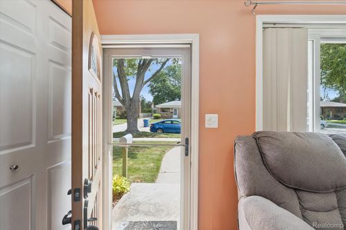 30207 Pinto Dr, Warren, MI, 48093-5054 | Card Image