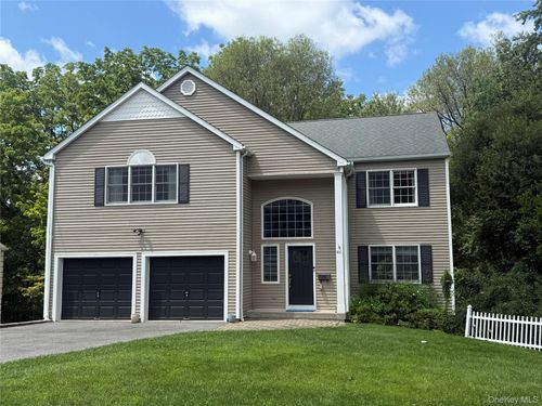 40 Brook St, Mount Kisco, NY, 10549-2902 | Card Image