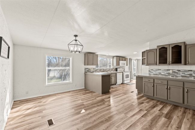 2001 Island Cir, House other with 4 bedrooms, 2 bathrooms and null parking in Tool TX | Image 10