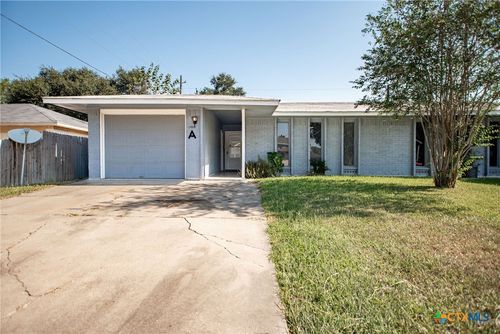 611 Rosewood Dr, Victoria, TX, 77901-4732 | Card Image