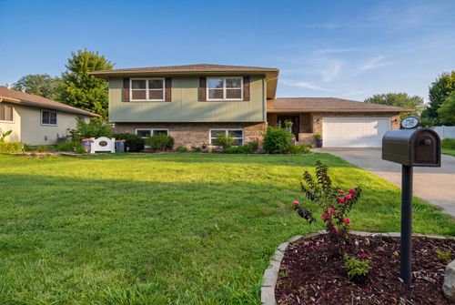 2705 Debo Dr, Peru, IL, 61354-1424 | Card Image