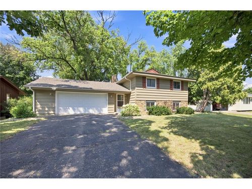 2370 Pleasant View Dr, New Brighton, MN, 55112-5071 | Card Image