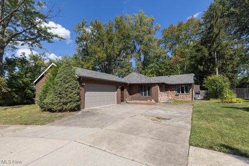 220 Vivian Dr, Berea, OH, 44017-2759 | Card Image