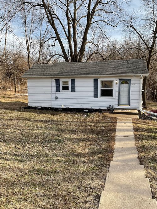 307 N 9th Ave W, Newton, IA, 50208-2021 | Card Image