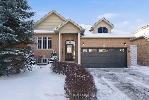 7 Brock St, Lindsay, ON, K9V0B9 | Card Image