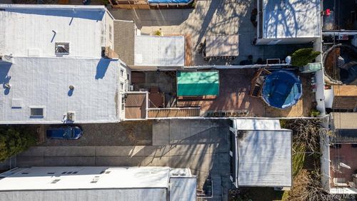 77 79th St, Glendale, NY, 11385-7505 | Card Image