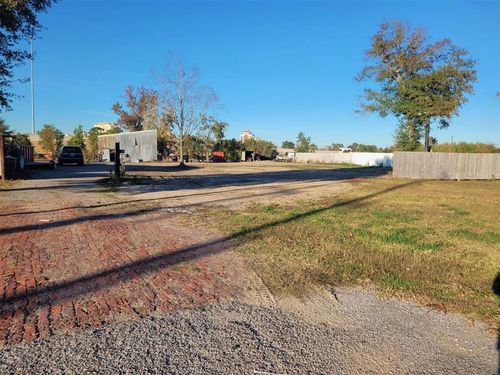 2630 W Prien Lake Rd, Lake Charles, LA, 70605-1042 | Card Image