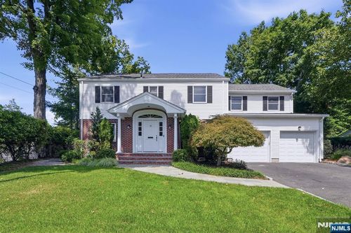 97 Lawrence Pkwy, Tenafly, NJ, 07670-2912 | Card Image