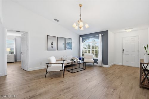 272 Johnnycake Dr, NAPLES, FL, 34110-1312 | Card Image