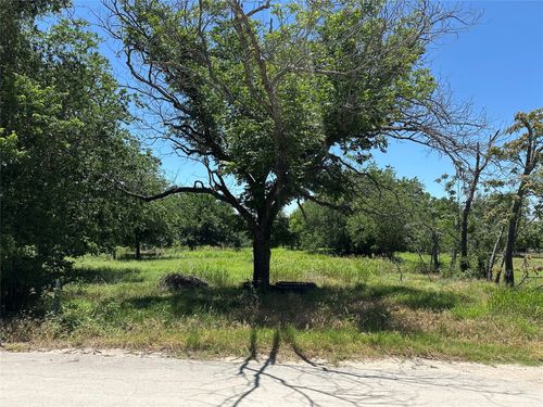 904 E Oak Ave, Comanche, TX, 76442-2828 | Card Image