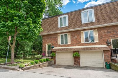 1523 Westminster Pl, Townhouse with 3 bedrooms, 1 bathrooms and 2 parking in Burlington ON | Image 2