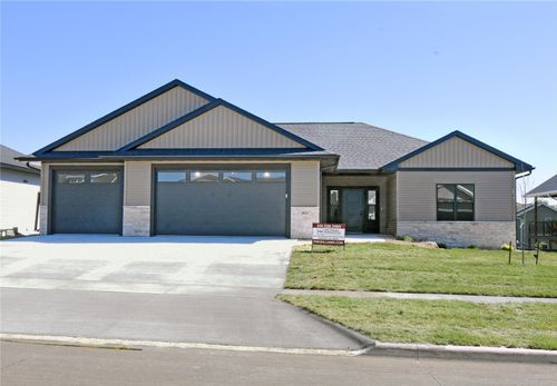 1821 Cottage Ridge Dr, Marion, IA, 52302-8015 | Card Image