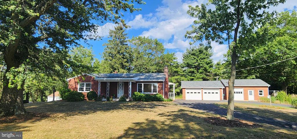 Hunter Dr, Mechanicsburg, PA 17050
