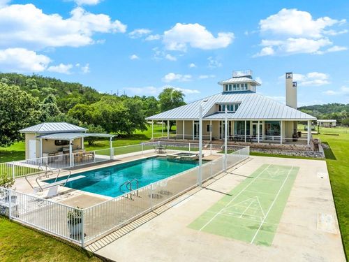 834 Northwood Hills Dr, Fredericksburg, TX, 78624-3558 | Card Image