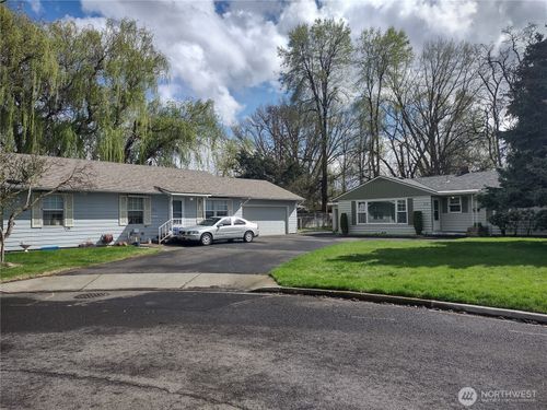 312 Se 9th St, College Place, WA, 99324-1642 | Card Image