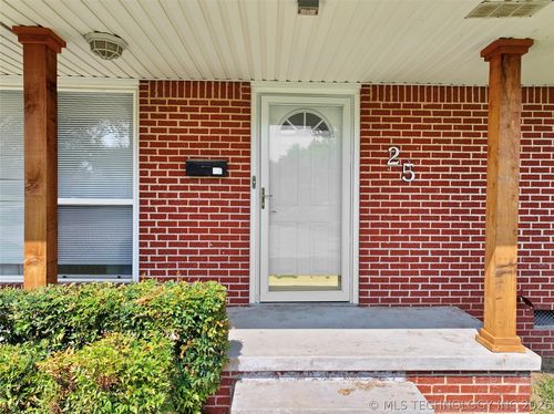 25 Hillcrest St, Ardmore, OK, 73401-2021 | Card Image