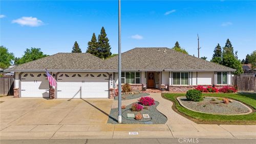 3295 Jefferson Ave, Yuba City, CA, 95993-8806 | Card Image
