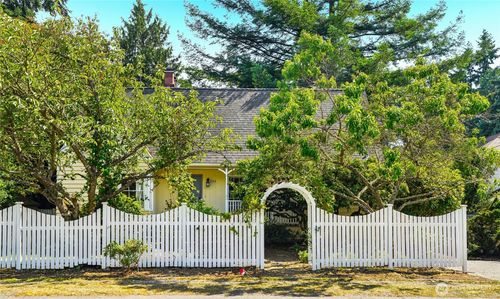 739 N 165th St, Shoreline, WA, 98133-5341 | Card Image