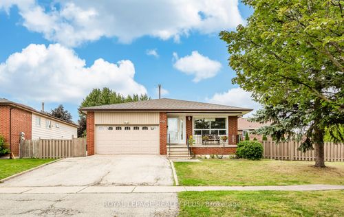 upper-2844 Kingsberry Cres, Mississauga, ON, L5B2K9 | Card Image