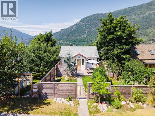 707 Fifth St, Nelson, BC, V1L2X4 | Card Image