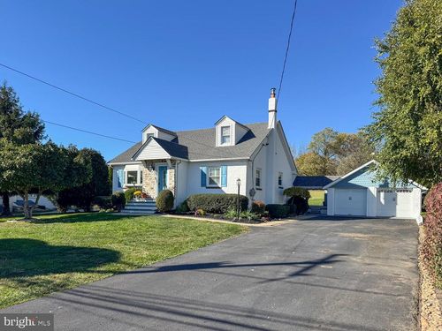 117 Maple Ave, SOUTHAMPTON, PA, 18966-3227 | Card Image