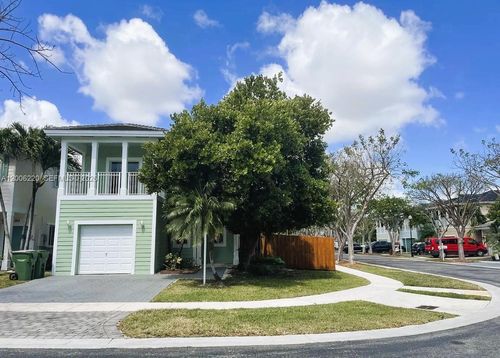 390 Ne 35th Ave, Homestead, FL, 33033 | Card Image