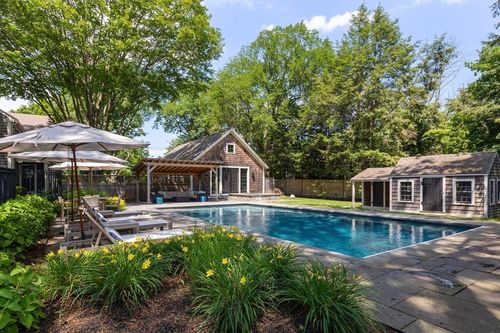 29 Pleasant St, Hingham, MA, 02043-2844 | Card Image