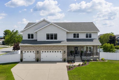 2001 Fullerton Dr, PRAIRIE DU SAC, WI, 53578-1083 | Card Image